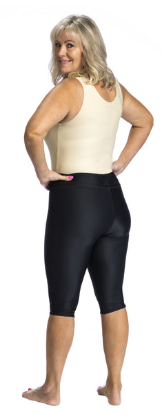 petite women gym clothing // capri running leggings + cropped